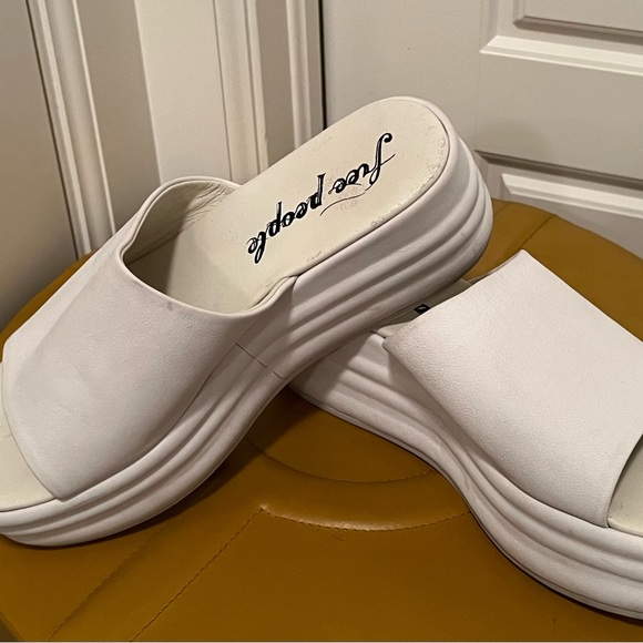 Free People platform slides - Picture 14 of 17